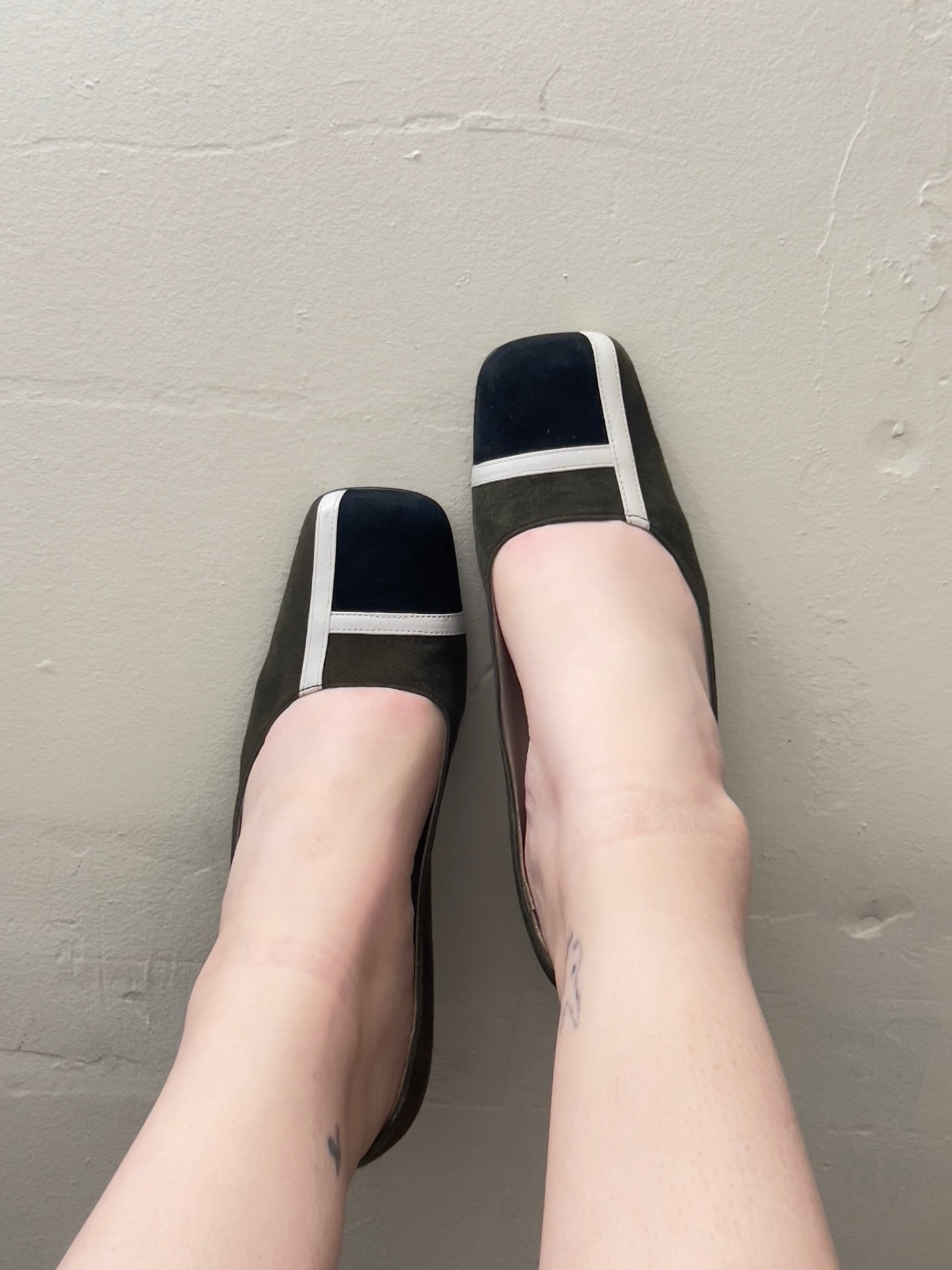 Vintage Geometric Shoe Design Heel