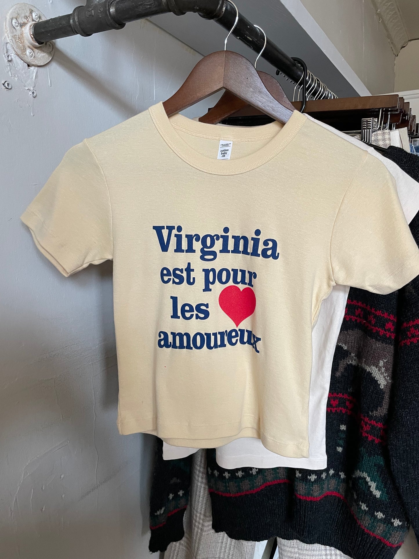 "Virginia Est Pour Les Armoureux" Baby Rib Crop T-Shirt