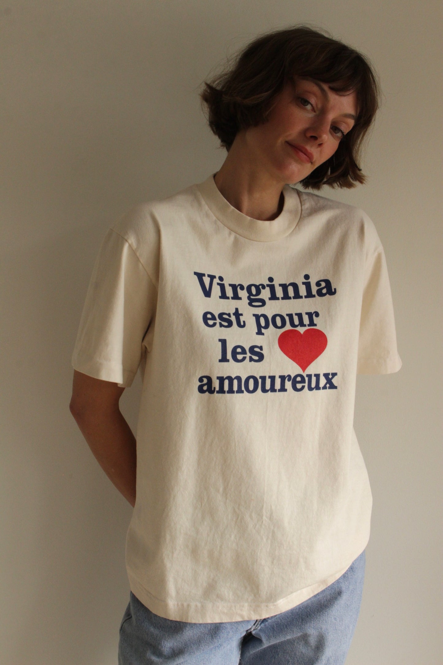 "Virginia Est Pour Les Armoureux" Short Sleeve Wide T-Shirt