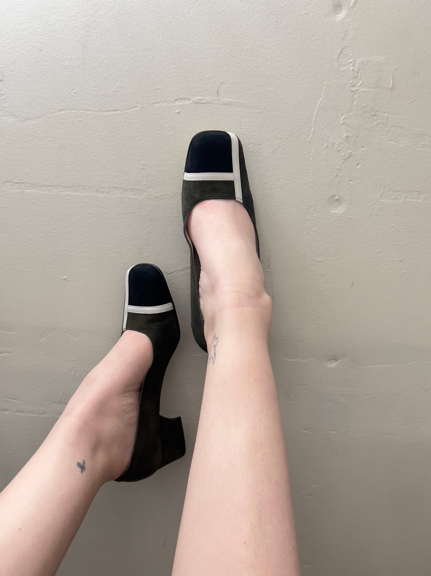 Vintage Geometric Shoe Design Heel