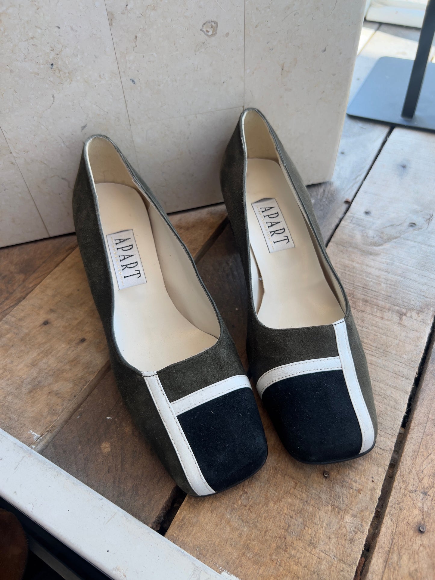 Vintage Geometric Shoe Design Heel