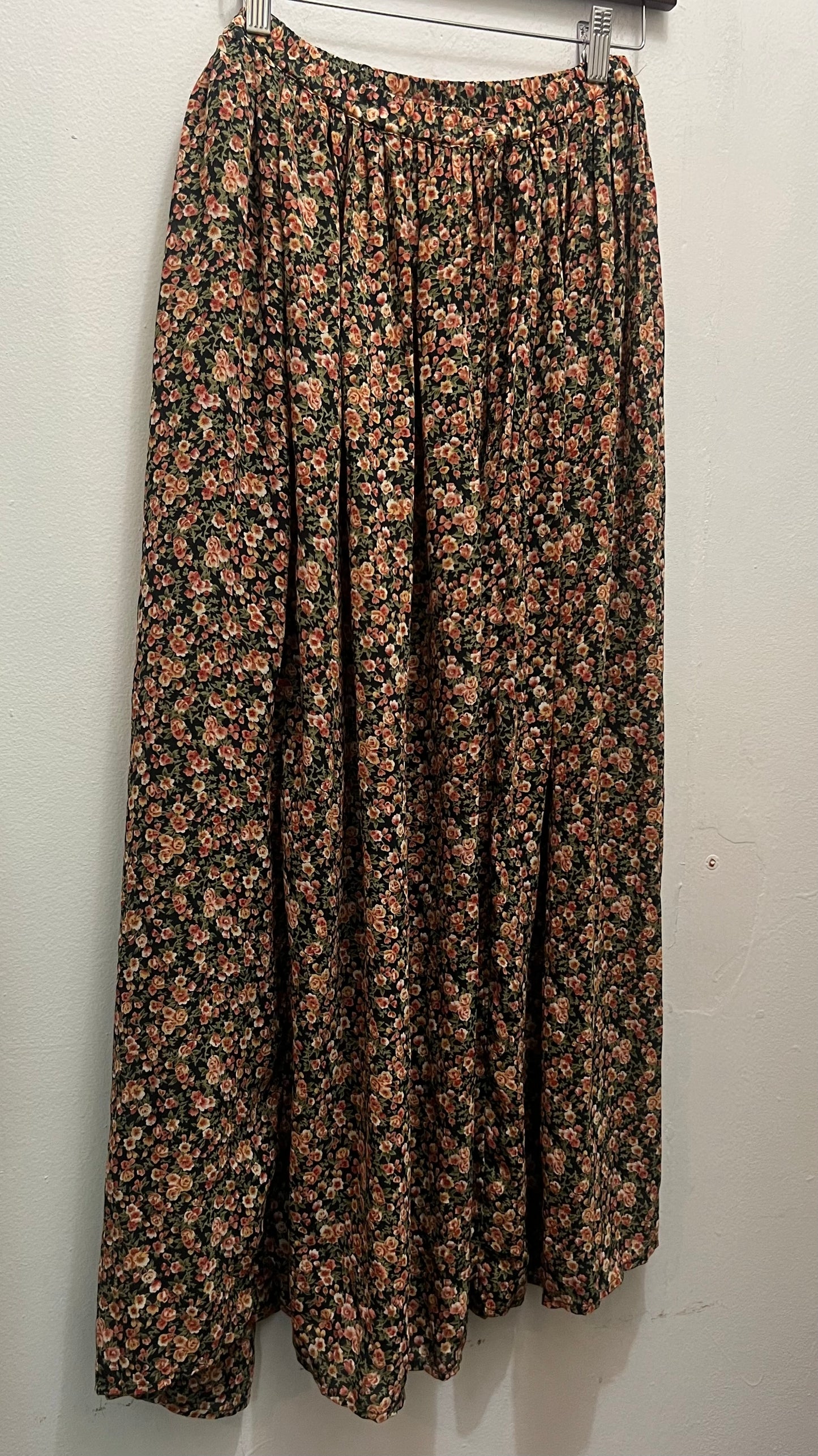 Vintage Floral Sweeping Maxi-Skirt