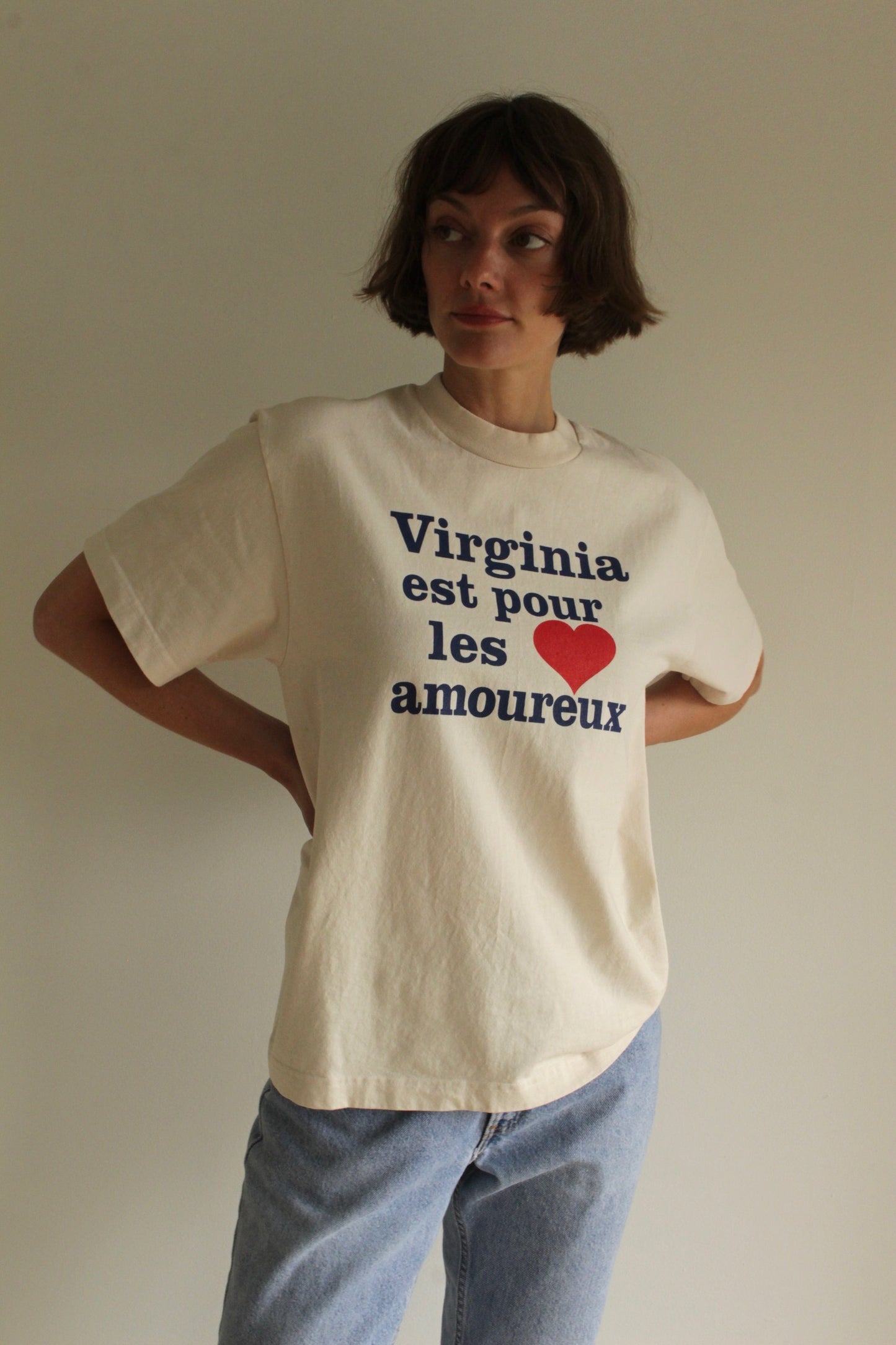 "Virginia Est Pour Les Armoureux" Short Sleeve Wide T-Shirt