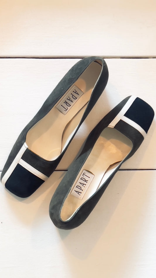 Vintage Geometric Shoe Design Heel
