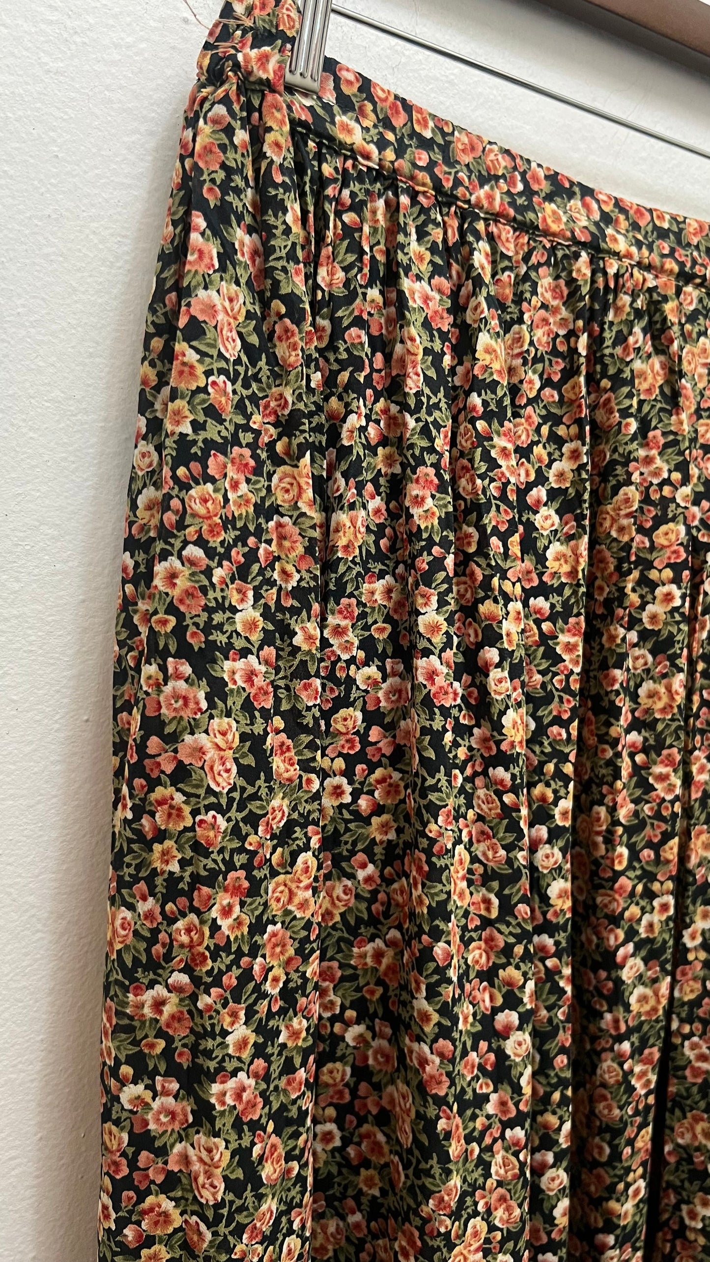 Vintage Floral Sweeping Maxi-Skirt