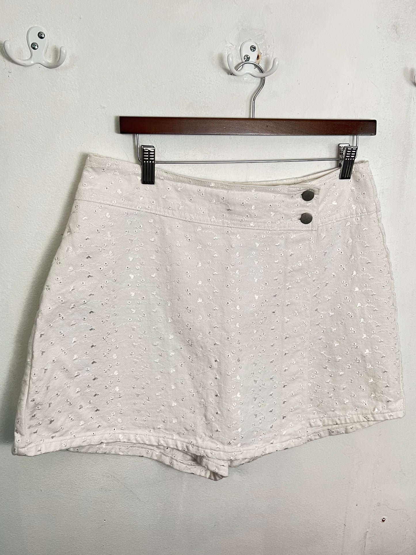 Vintage Ivory Embroidered Skort