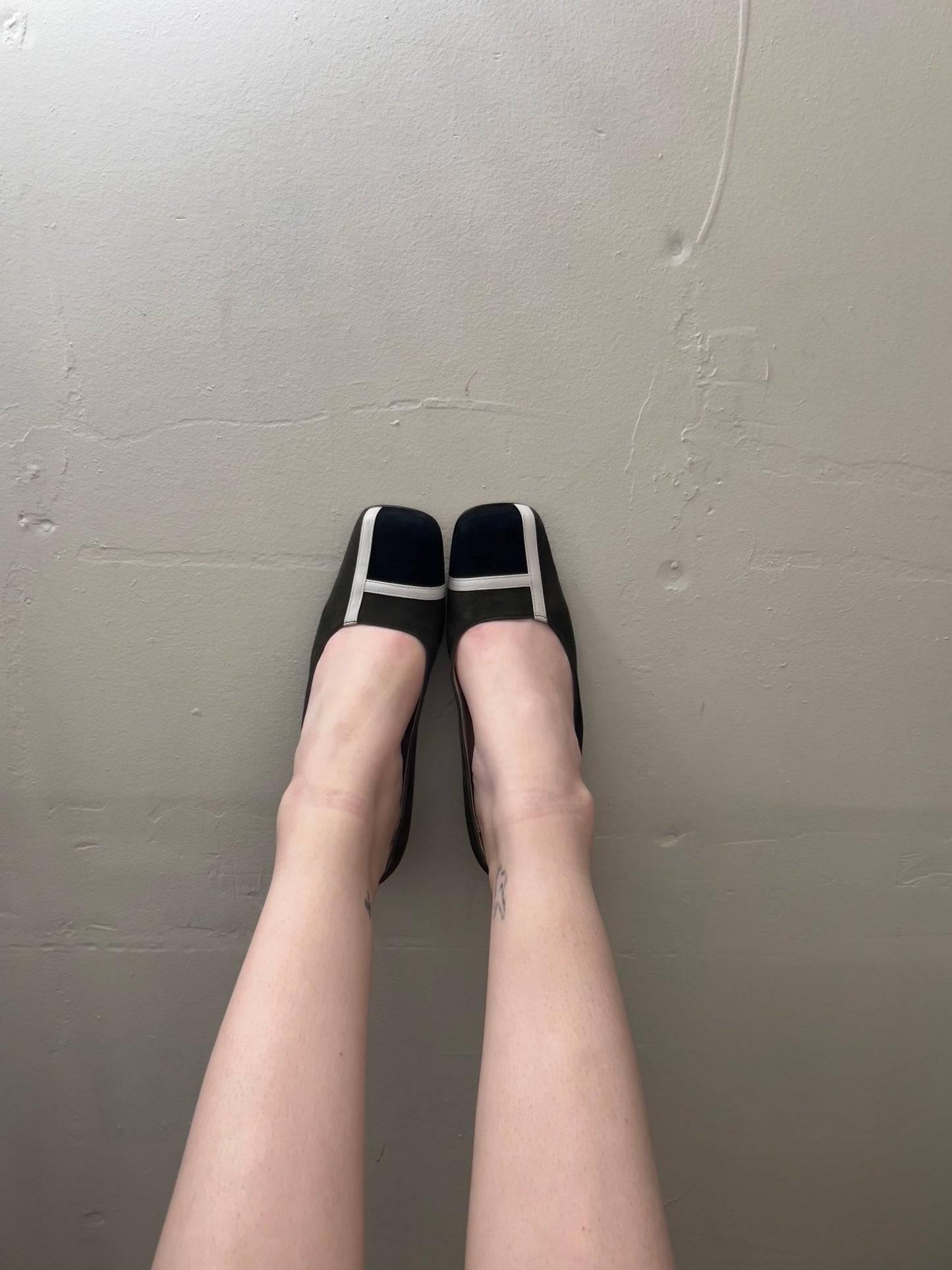 Vintage Geometric Shoe Design Heel