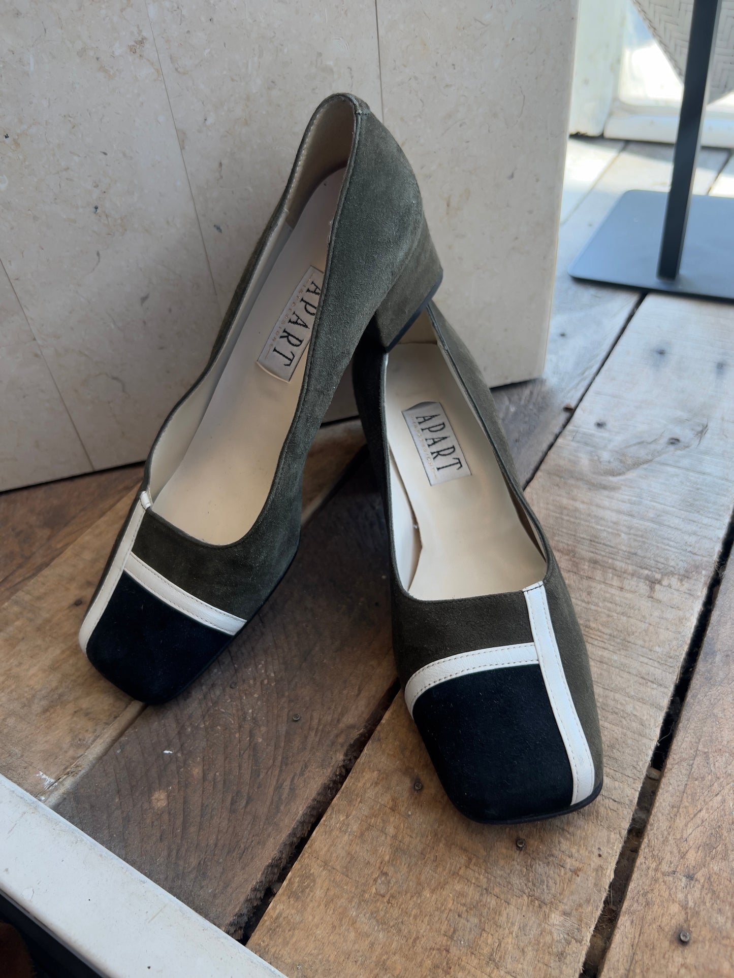 Vintage Geometric Shoe Design Heel