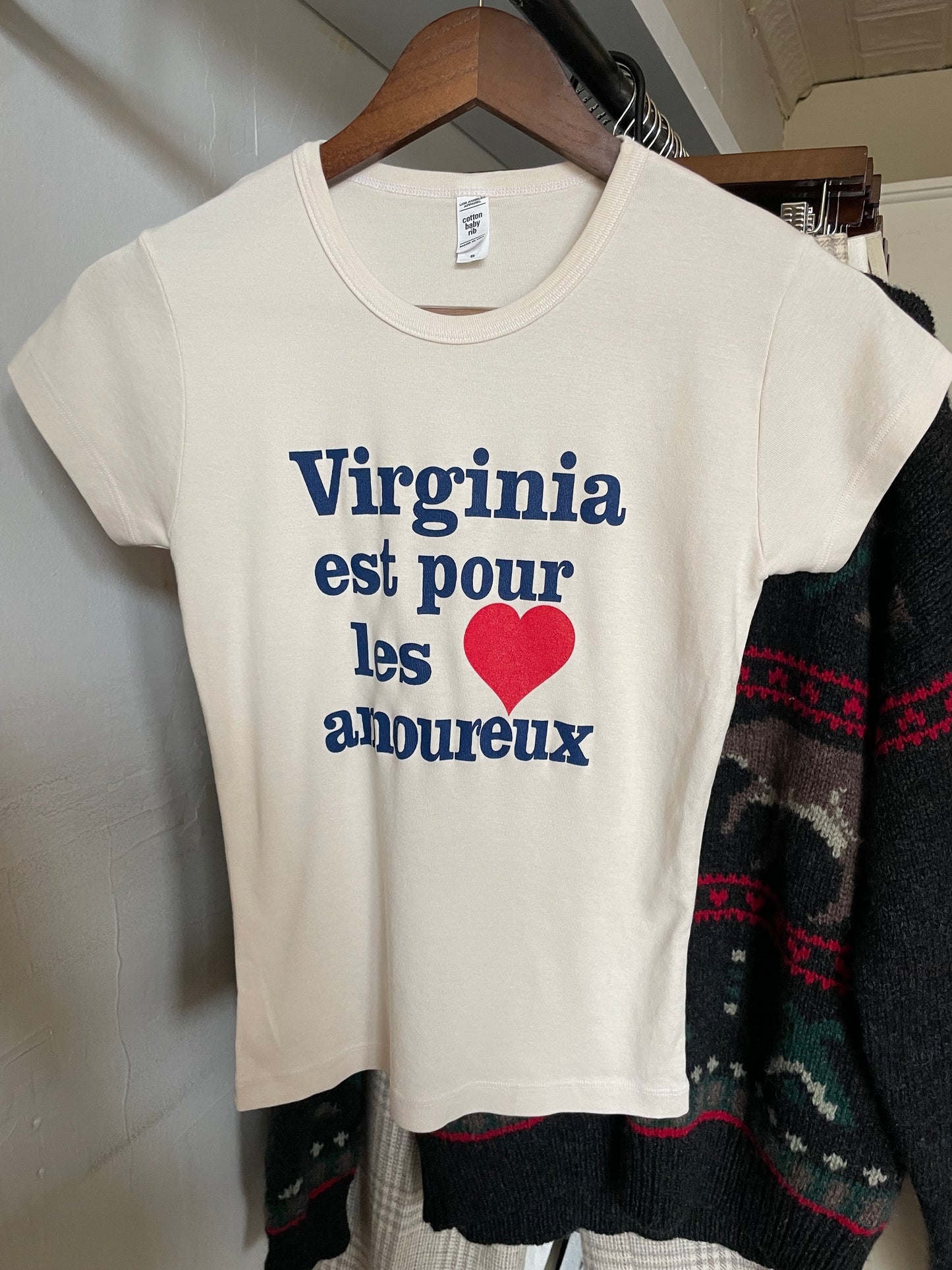 "Virginia Est Pour Les Armoureux" Cap Sleeve Baby Rib T-Shirt
