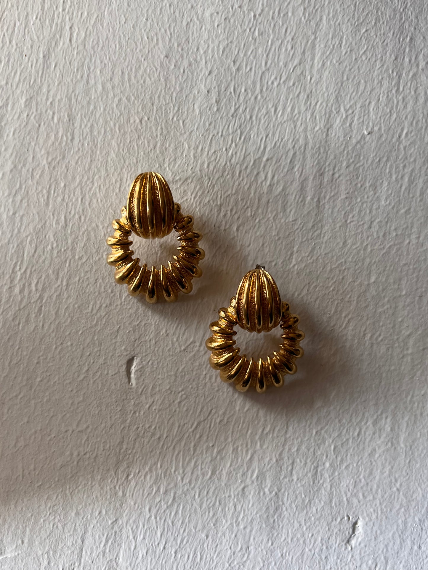 Vintage Ribbed Door Knocker Earrings